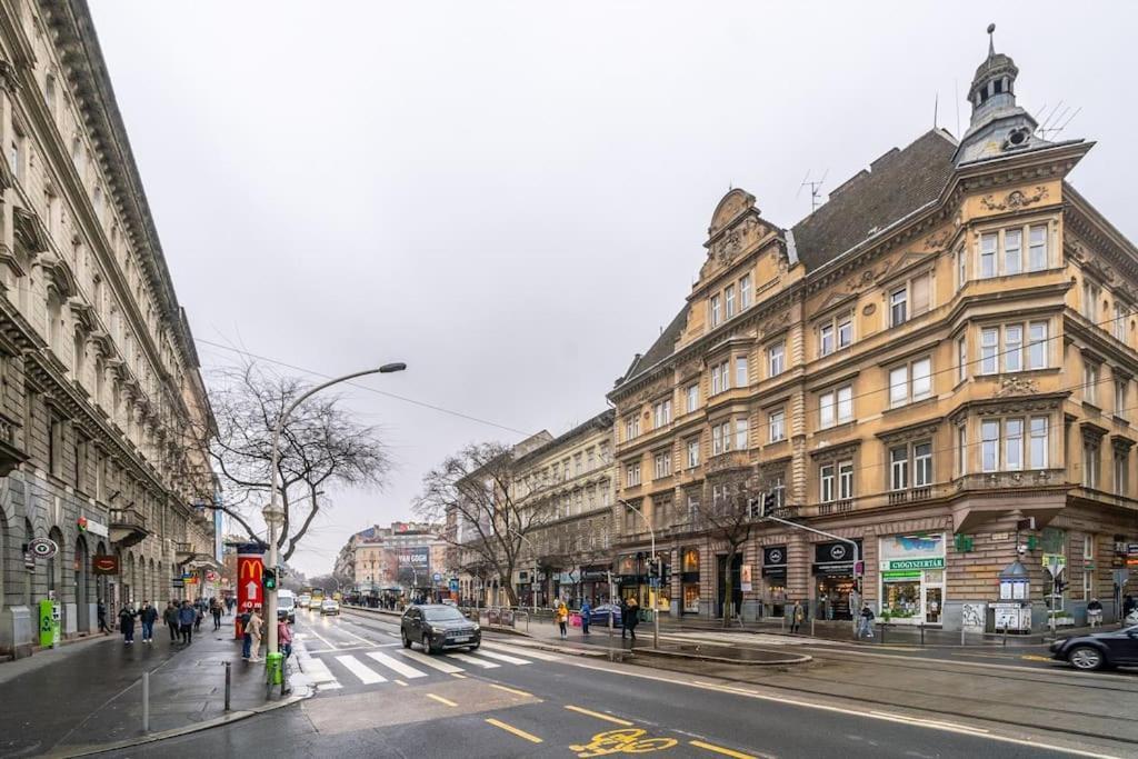 Andrassy Grandeur With Indoor Parking Apartmán