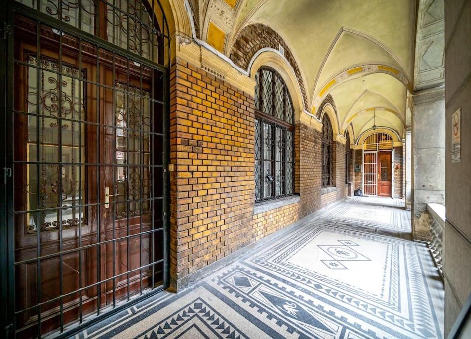 Andrassy Grandeur With Indoor Parking Apartmán